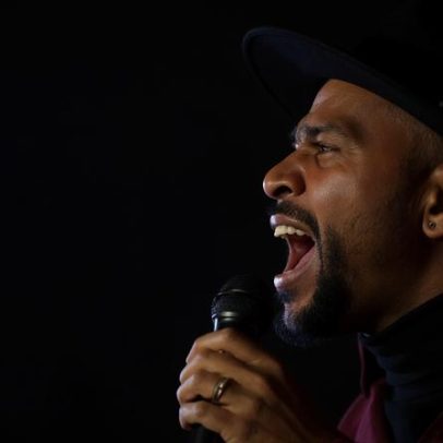 Alexandre Pires faz roda de pagonejo no Anhangabaú na Virada Cultural