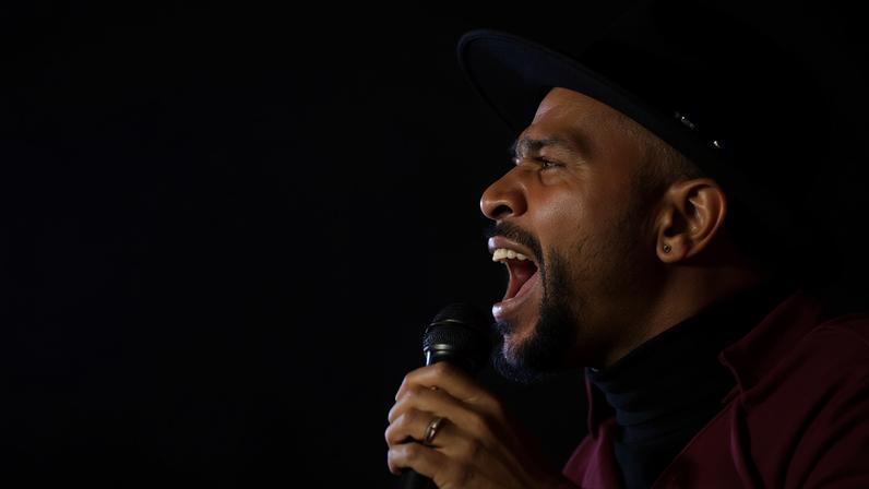 Alexandre Pires se apresenta no palco Anhangabaú da Virada Cultural 2026, em São Paulo
