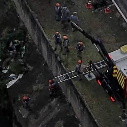 Carro cai no rio Tamanduateí após acidente em São Paulo