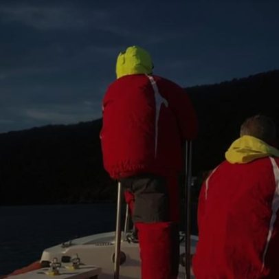 Casal desaparece no mar durante passeio de motoaquática em Ilhabela