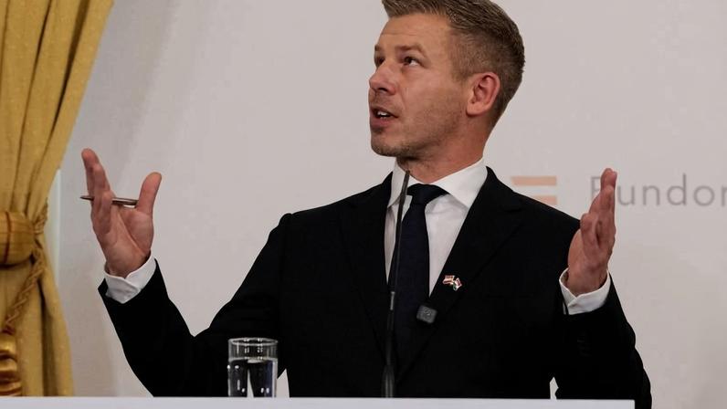 Peter Magyar, primeiro-ministro da Hungria, participa de entrevista na sede do governo austríaco, na semana passada, durante visita oficial a Viena