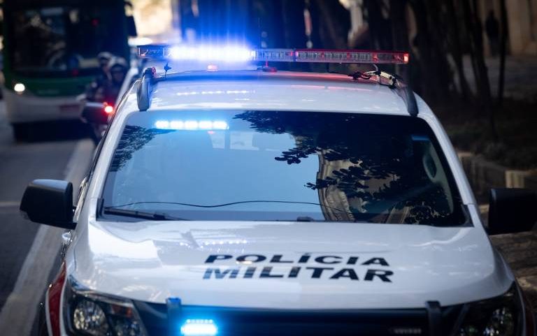 Veículo da Polícia Militar; agentes da corporação abordaram carro na zona norte de SP e encontraram canetas emagrecedoras falsificadas