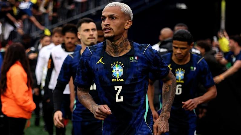 Wesley entra em campo para amistoso entre Brasil e França no Gillette Stadium, em Foxborough, Massachusetts