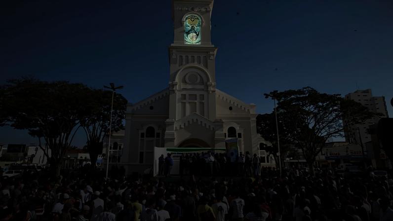 Festa na praça da igreja matriz de Santa Bárbara na cidade de Santa Bárbara D'Oeste, interior de São Paulo, terceira na lista de municípios com menos homicídios no país, segundo o Atlas da Violência
