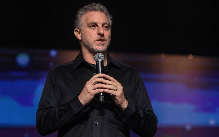 Apresentador Luciano Huck durante cerimônia do Prêmio Empreendedor Social, em 2024