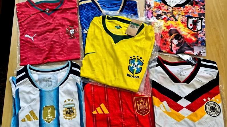 Amostras das camisas retidas em Santos (SP)
