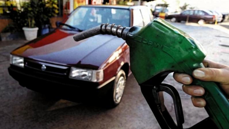 O Fiat Uno Mille, primeiro carro "popular" do Brasil, lançado em 1990