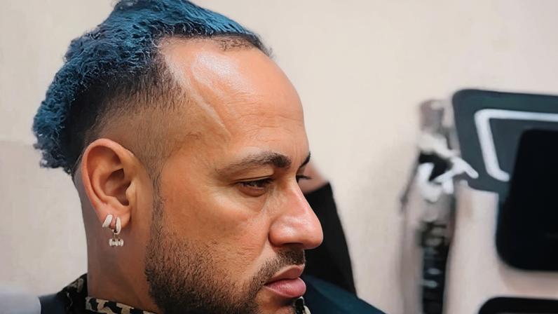 Neymar aparece com cabelo azul em imagem viral