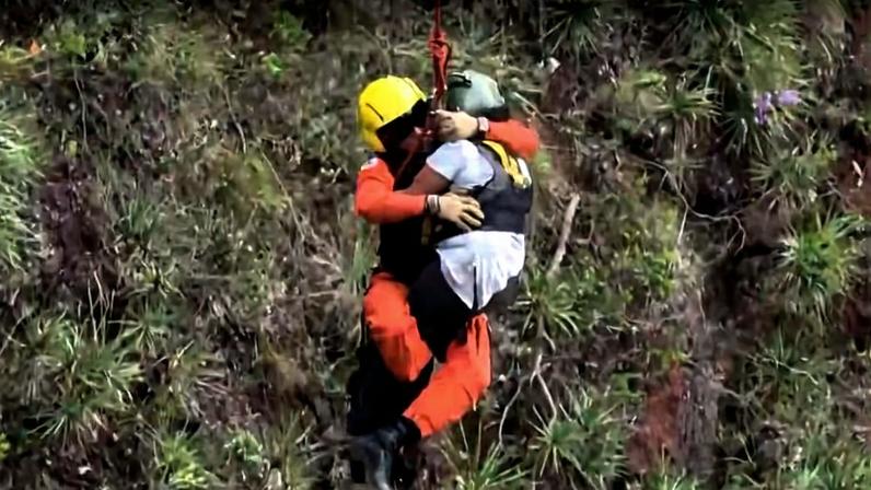 Mulher jogada em penhasco é resgatada por militar em Minas Gerais