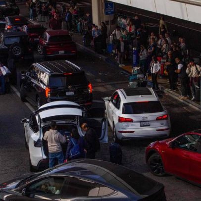 Turistas passam por dificuldades no Aeroporto de Los Angeles antes da Copa