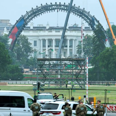 Trump instala estrutura para evento do UFC na Casa Branca