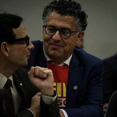 Comissão da Câmara aprova fim da escala 6x1 e analisa emenda sobre transição