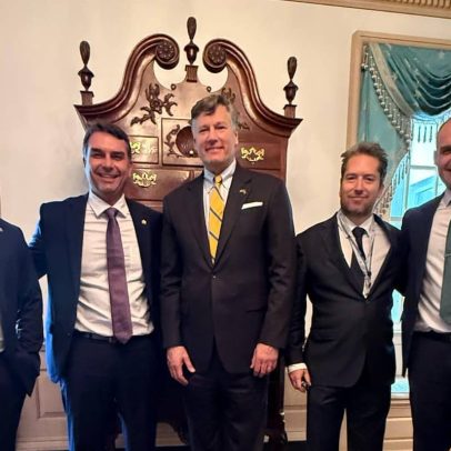 Depois de Trump, Flávio se reúne com vice-secretário de Estado dos EUA