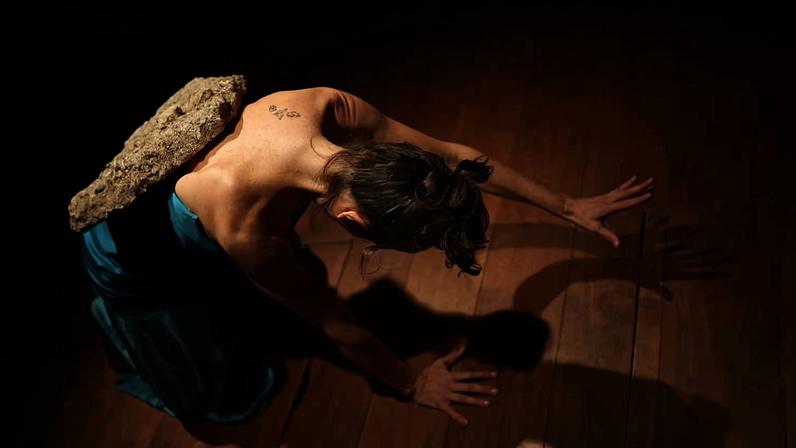 Adriana Nunes no solo 'Viga de Transição'