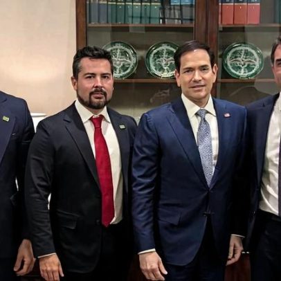 Flávio Bolsonaro retorna à Casa Branca e conversa com Rubio e JD Vance
