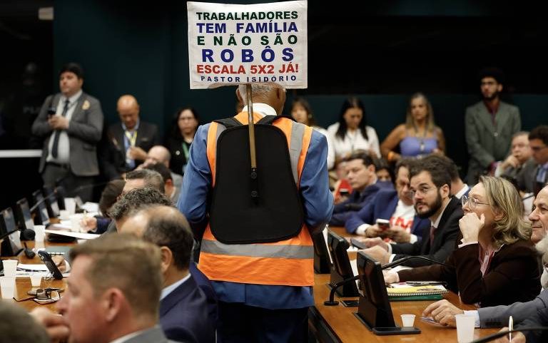 Comissão especial na Câmara dos Deputados vota proposta que acaba com a escala 6x1no Brasil