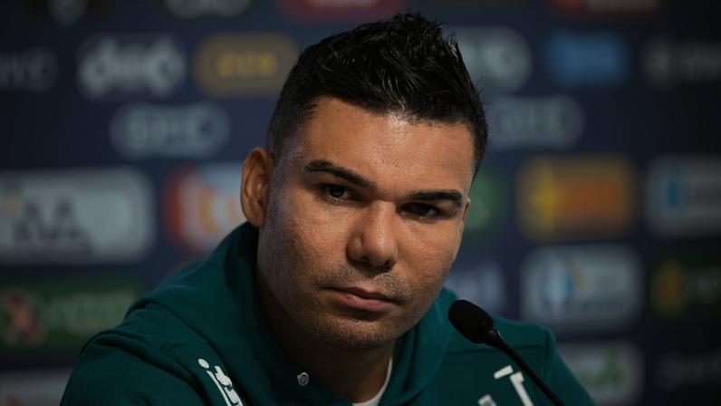 Casemiro concede entrevista na Granja Comary; volante não gostou de responder perguntas relacionadas à lesão do atacante Neymar