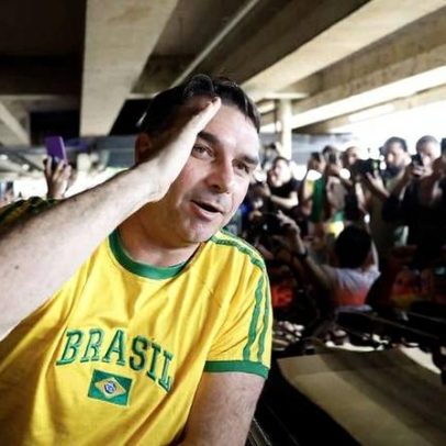 Flávio Bolsonaro comemora decisão dos EUA sobre CV e PCC