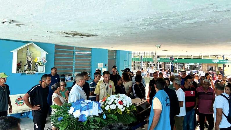 O corpo de Marcelo da Cruz Silva, 41, foi velado no Cemitério São Miguel, em São Gonçalo (RJ)