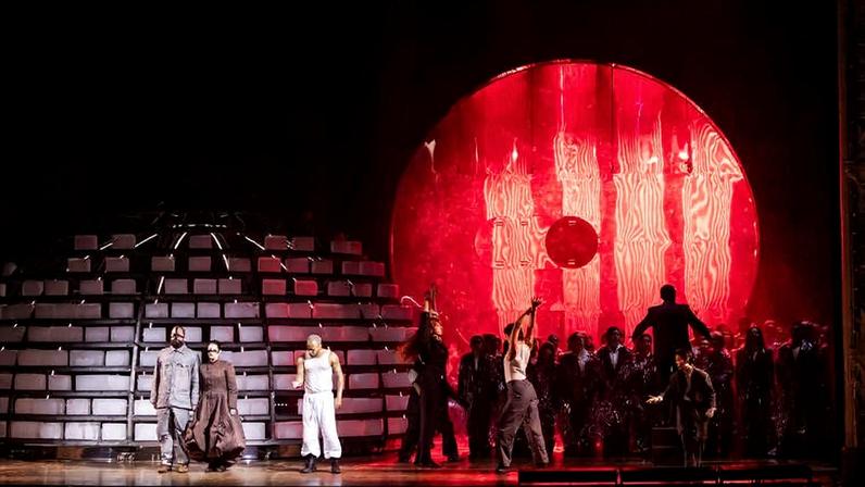 Cena da ópera 'Intolleranza 1960', em montagem de Eduardo Climachauska e Nuno Ramos