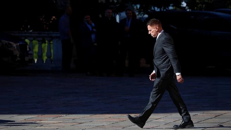 Peter Thiel saindo de reunião com Javier Milei na Casa Rosada