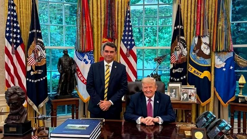 Flávio Bolsonaro se encontrou com Trump na Casa Branca dois dias antes do anúncio de Washington sobre PCC e CV