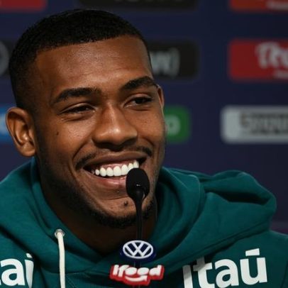 Matheus Cunha e Rayan sorriem a caminho de sua primeira Copa do Mundo
