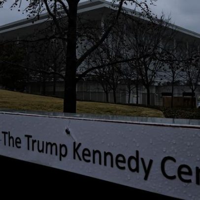 Juiz determina retirada do nome de Donald Trump do Kennedy Center