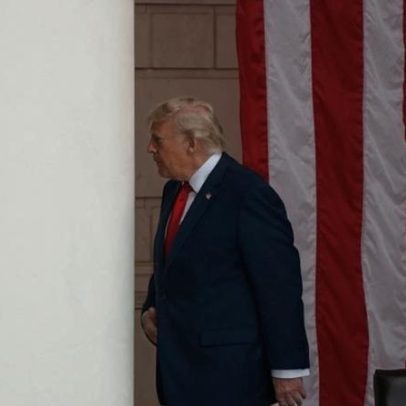 Trump tem saúde excelente, mas inchaço nas pernas exige perda de peso diz médico