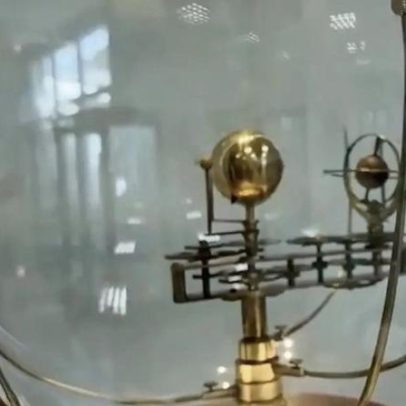 Máquina planetária do século 20 ainda funciona e vira atração em museu de POA