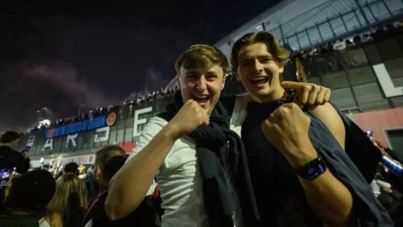 Torcedores do Arsenal tomaram as ruas e lotaram os pubs de Londres para festejar o título inglês