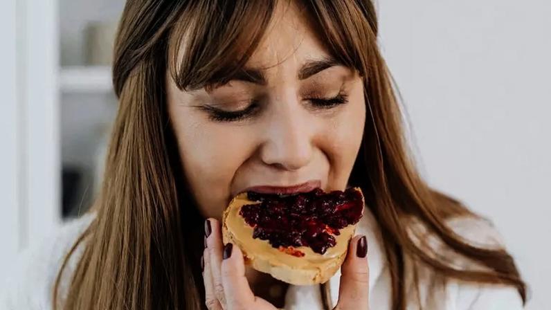 Barriga inchada após comer: saiba identificar quando é apenas digestão ou sinal de alerta