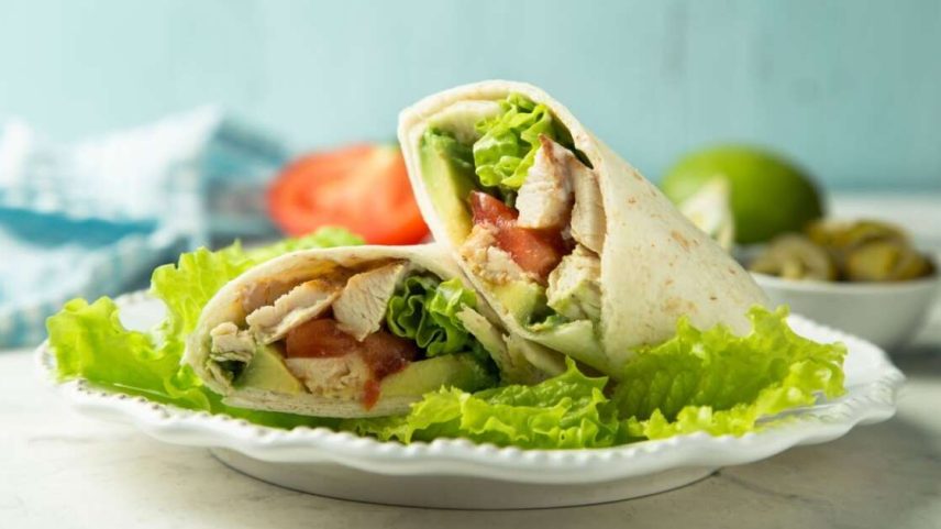Wrap de frango com abacate