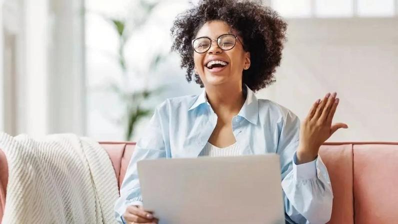 Psicologia explica significados de gesticular excessivamente ao falar