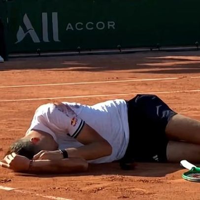 Jakub Mensik chama calor da França de insano após colapso no final da vitória em cinco sets
