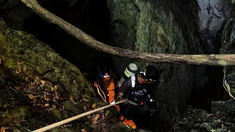 Os socorristas continuam a operação de resgate na caverna, na província de Xaisomboun, no Laos, para tentar encontrar os dois últimos desaparecidos.