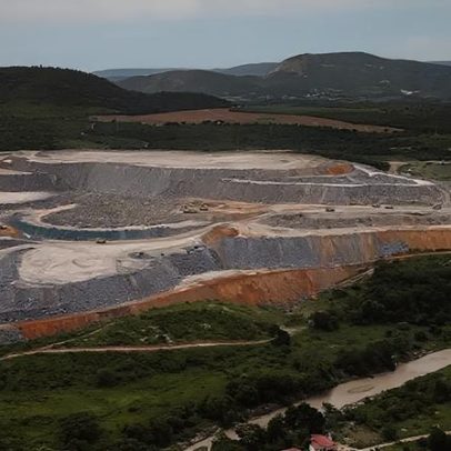 Justiça exige depósito de R$ 50 milhões da Sigma Mineração e suspende atividades
