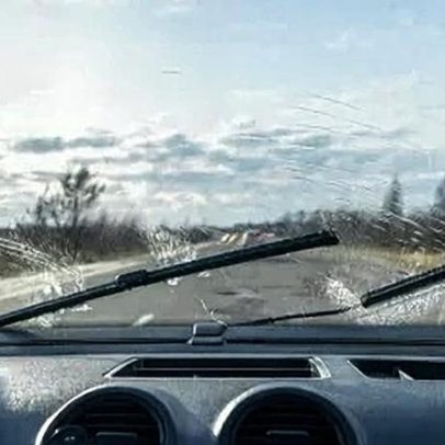 Como retirar geada do para-brisa sem riscar o vidro do carro