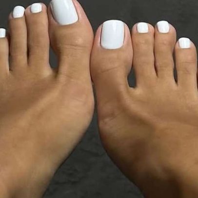 Quatro cores de pedicure que ajudam a rejuvenescer pés maduros
