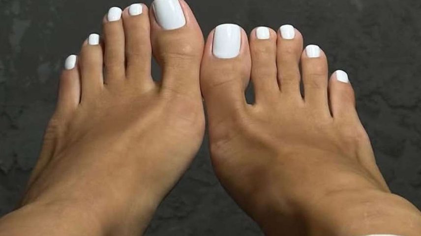As quatro cores de pedicure que mais rejuvenescem os pés maduros.