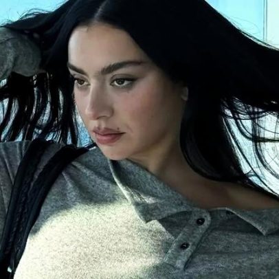 Charli XCX lança faixa SS26 com letra e tradução disponíveis