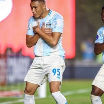 Carlos Vinícius marca pênalti e diz estar pronto para cobrar