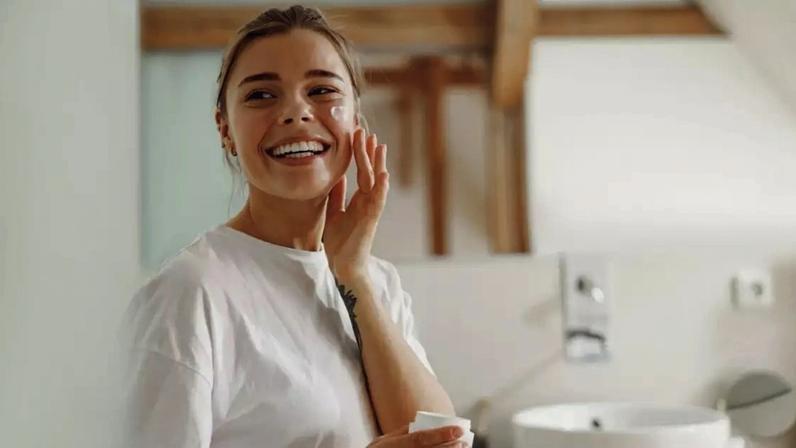 Proteção solar e rotina adequada ajudam a manter o melasma sob controle