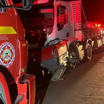 Duas pessoas morrem em colisão entre carro e caminhão na RS-324, Serra Gaúcha