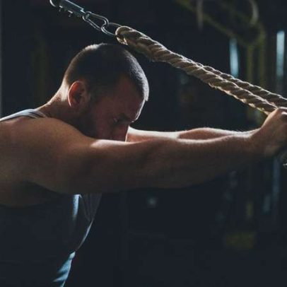 Treinar à noite traz benefícios para o corpo e a mente