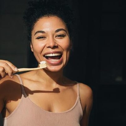 Escovar os dentes pela manhã: antes ou depois de comer, qual é o melhor
