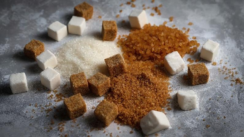 Veja as diferenças entre o açúcar refinado e o açúcar mascavo