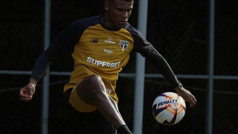São Paulo negocia empréstimo de Arboleda para o Vitória –