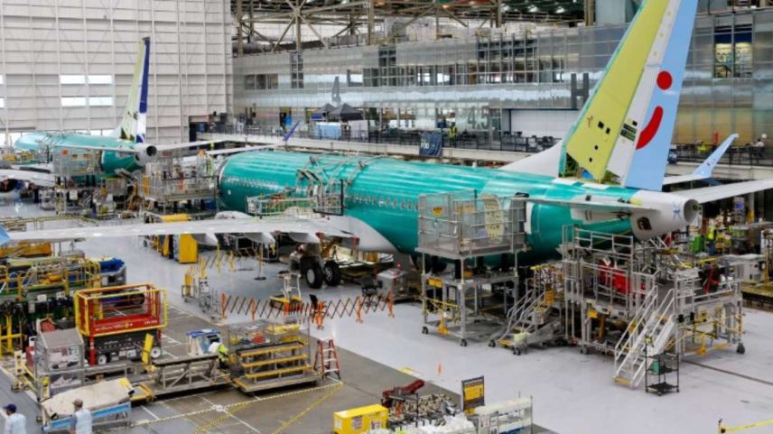 Aeronaves Boeing 737 MAX são montadas na fábrica da empresa em Renton, Washington, EUA, em 25 de junho de 2024. Jennifer Buchanan/Pool via REUTERS