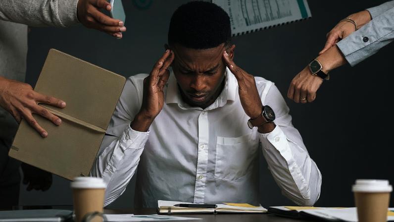 Fiscalização do trabalho muda o foco: entenda as regras de saúde mental da nova NR